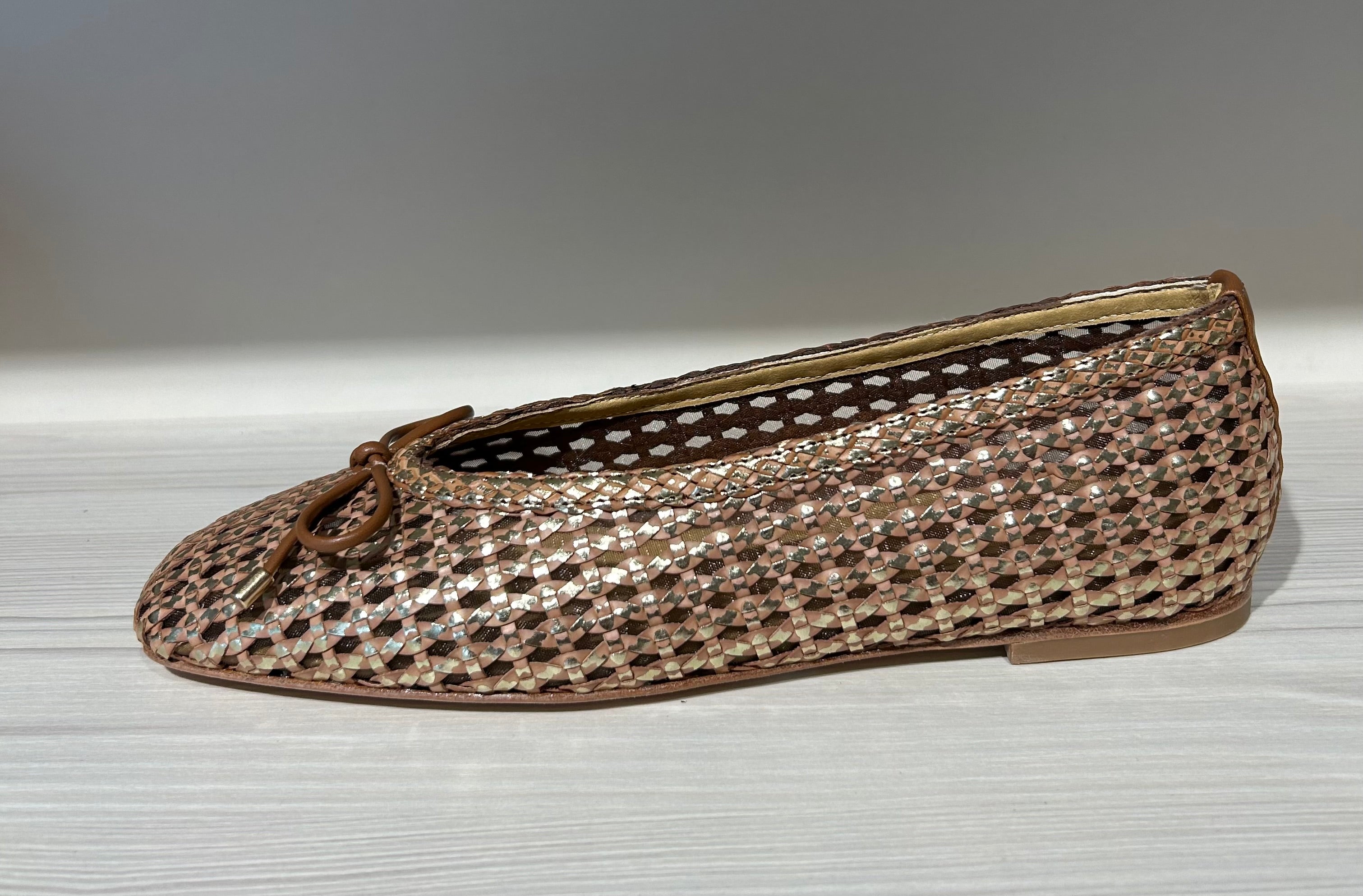 Ballerina in cognac mit gold geflochten
