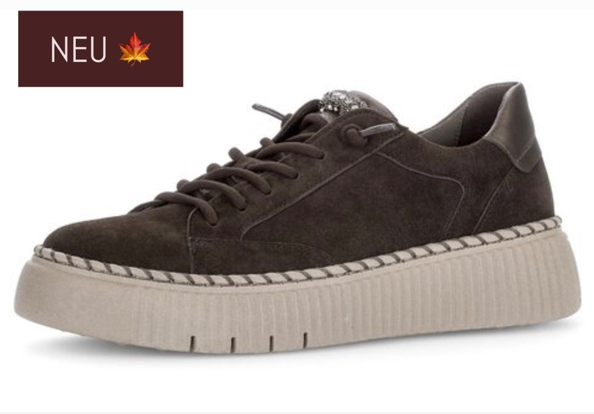 Sneaker in dunkelbraun