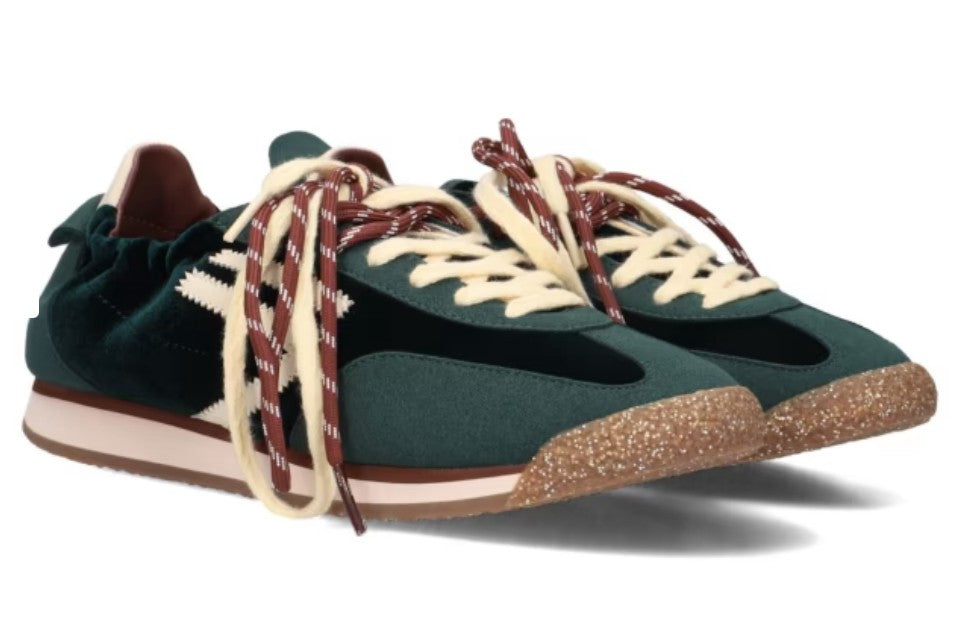 Sneaker in dunkelgrün Samt