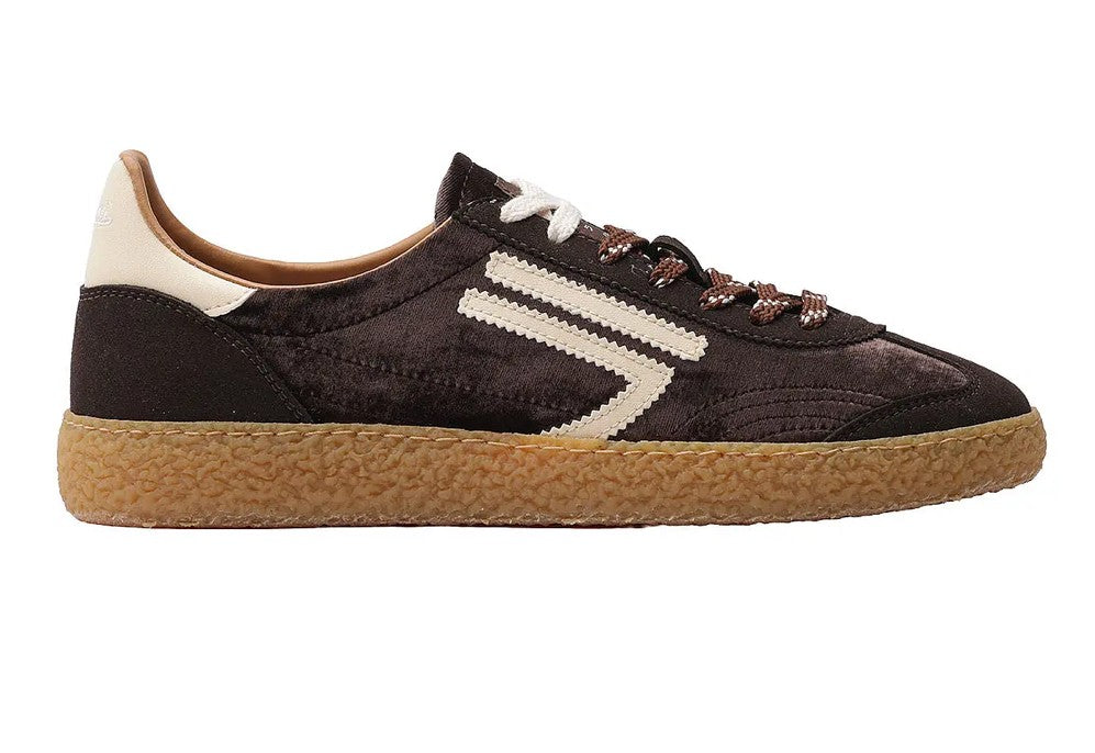 Sneaker in dunkelbraun mit Samt