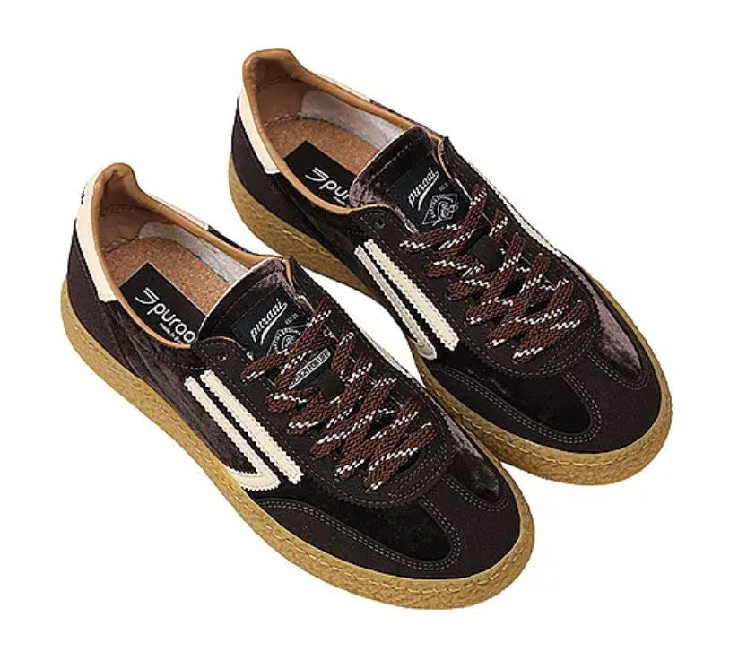 Sneaker in dunkelbraun mit Samt