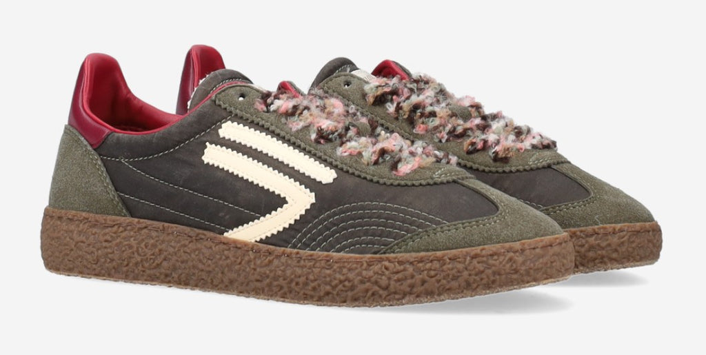 Sneaker in dunkelgrün mit Samt