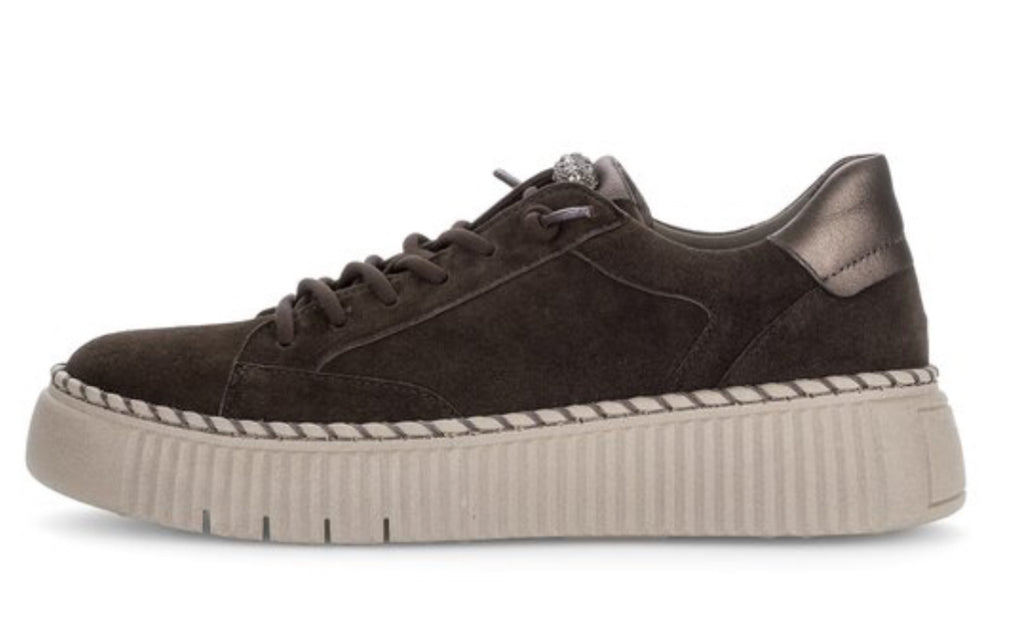 Sneaker in dunkelbraun