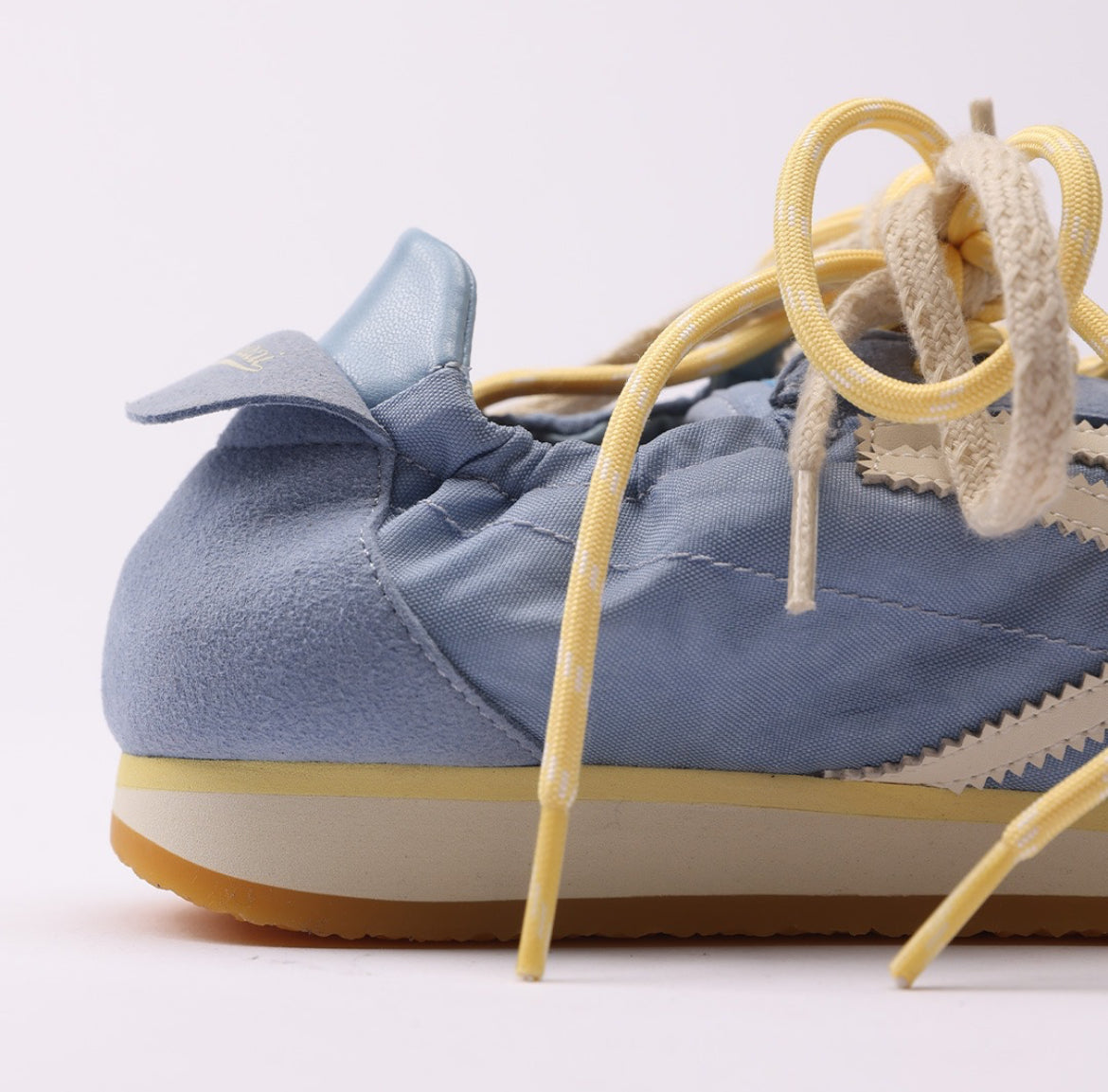 Sneaker in hellblau