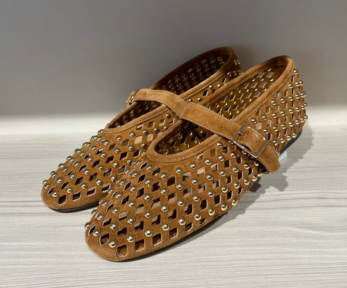 Ballerina in cognac mit Spange u Goldnieten