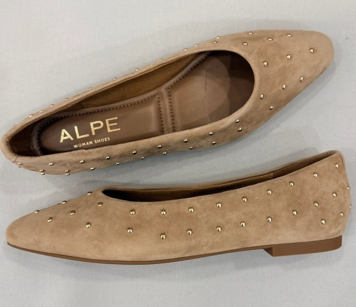 Ballerina in beige mit Goldnieten