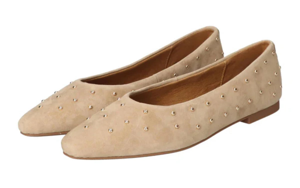 Ballerina in beige mit Goldnieten