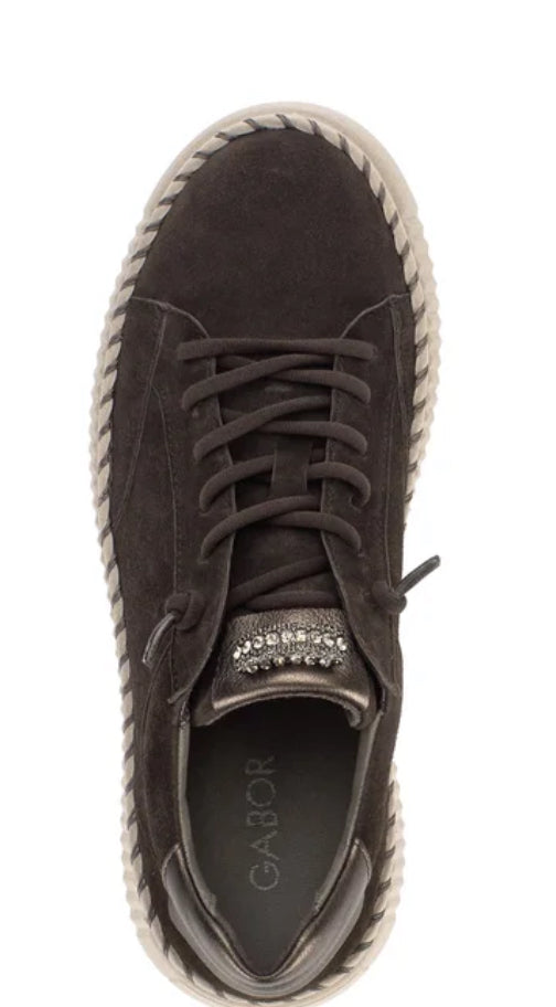 Sneaker in dunkelbraun