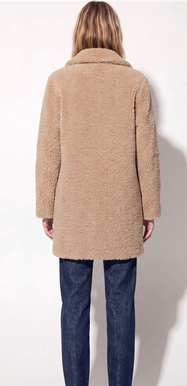 Teddy Mantel in warm beige