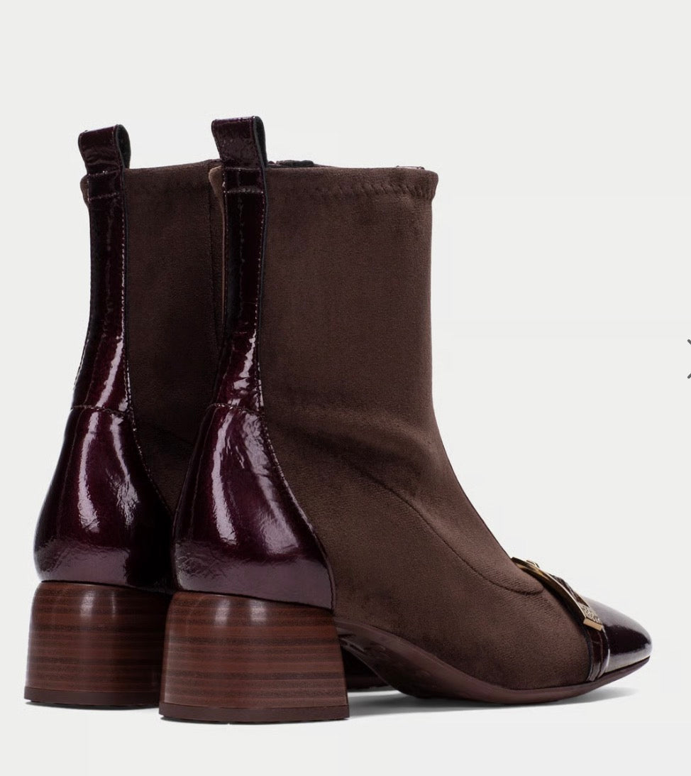 Stiefelette mit Karree in dunkelbraun/bordeaux