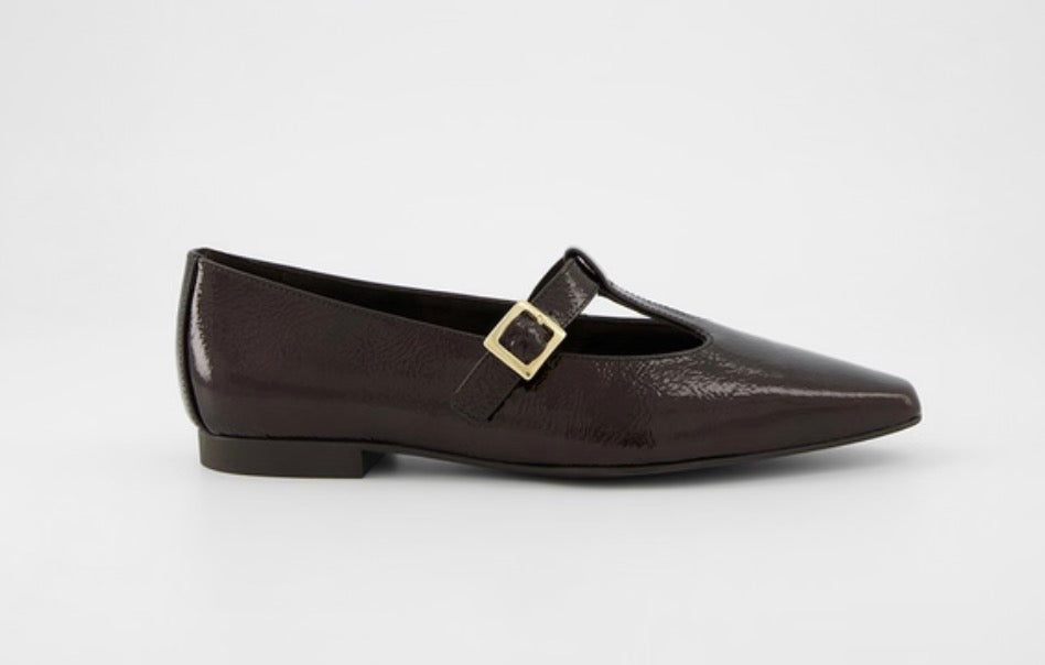 Ballerina mit Ristschnalle in braun Lack