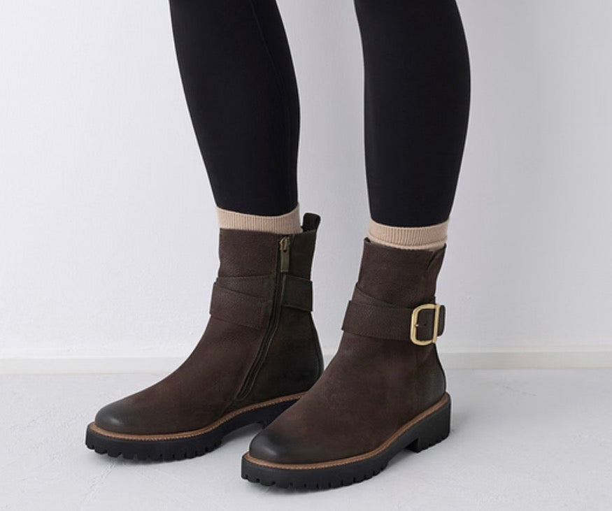 Stiefelette mit Riemen in dunkelbraun