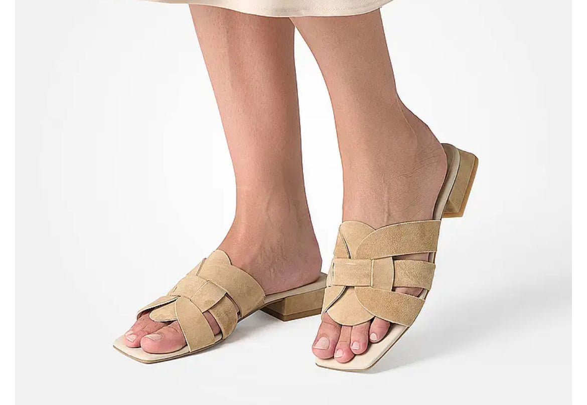 Pantolette in beige mit Absatz
