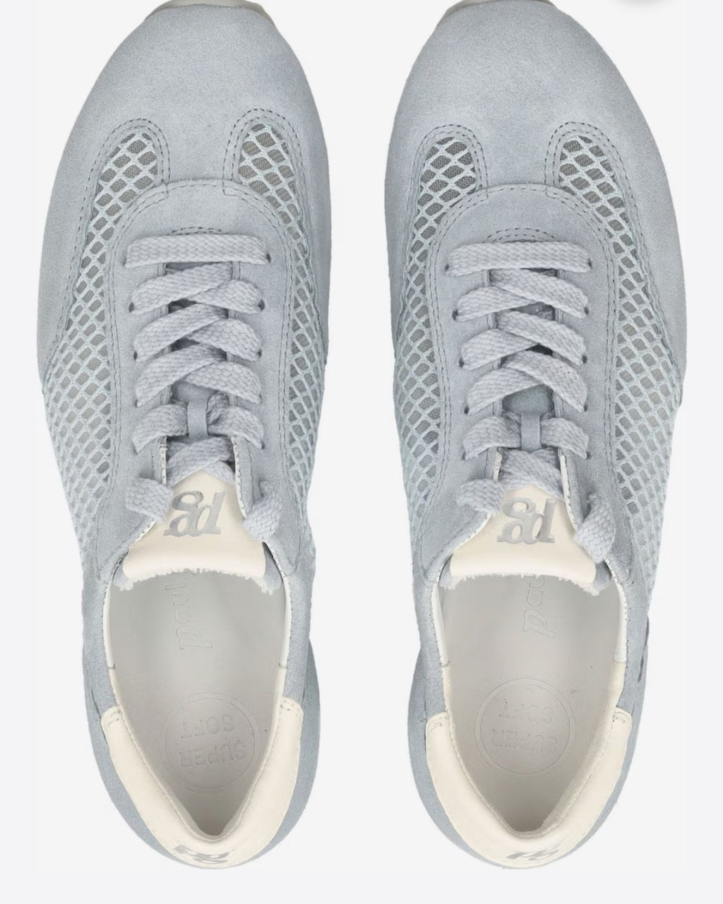 Sneaker in hellblau