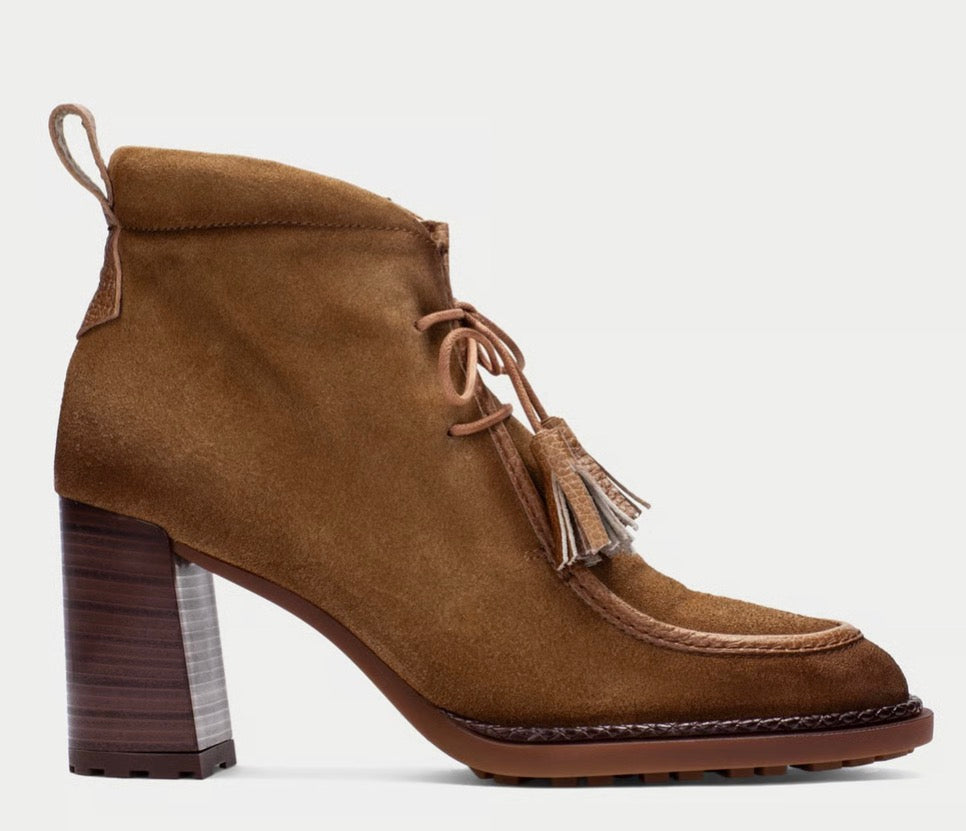 Schnürstiefelette in cognac