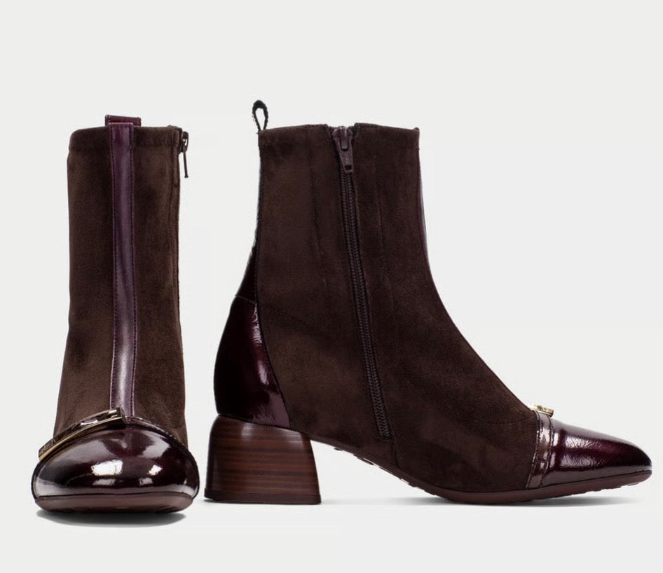 Stiefelette mit Karree in dunkelbraun/bordeaux
