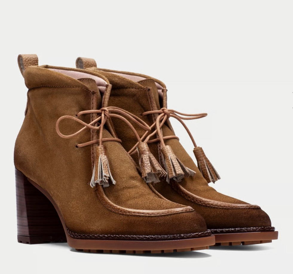 Schnürstiefelette in cognac