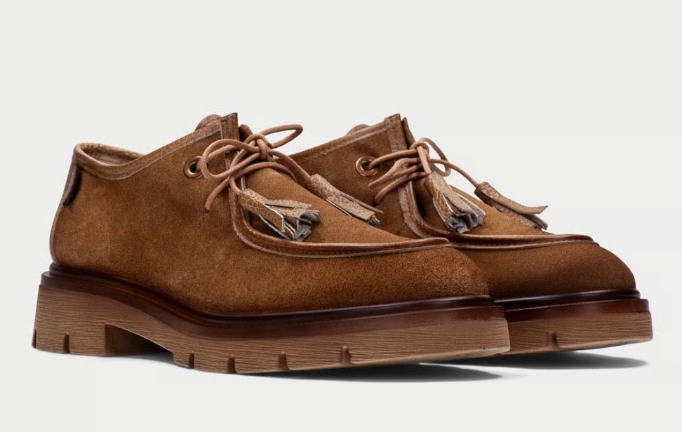 Bootschuh in cognac